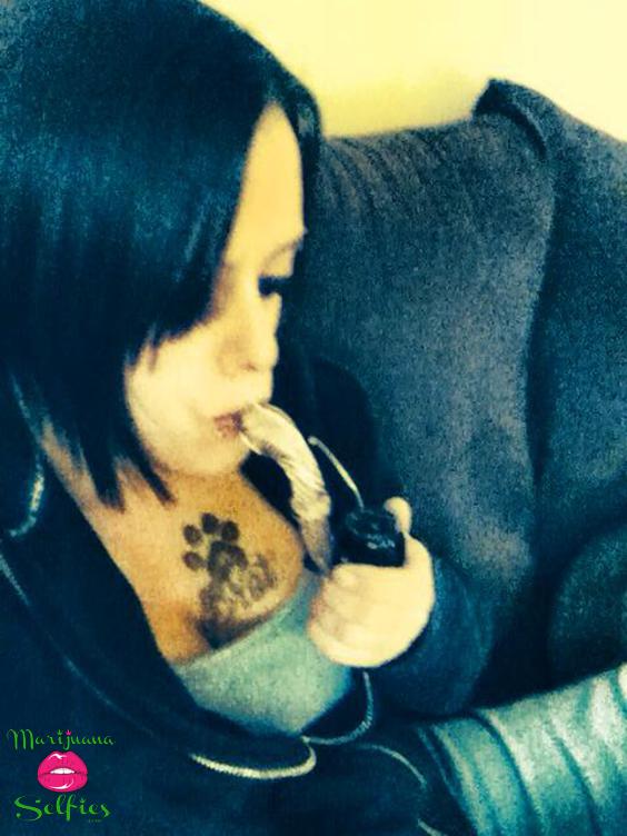 MaryJane Smoker Selfie No. 1031 - VOTE for this Marijuana Selfie!