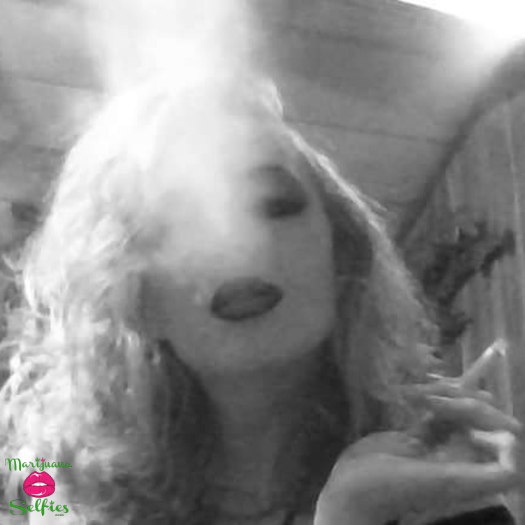Layla Smalley Selfie No. 2153 - VOTE for this Marijuana Selfie!