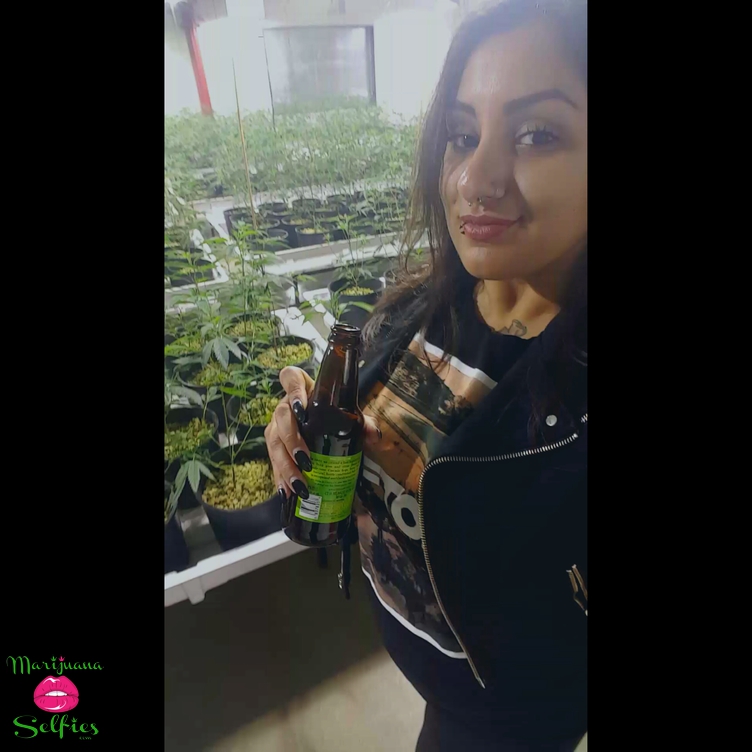 Melissa S. Selfie No. 2273 - VOTE for this Marijuana Selfie!