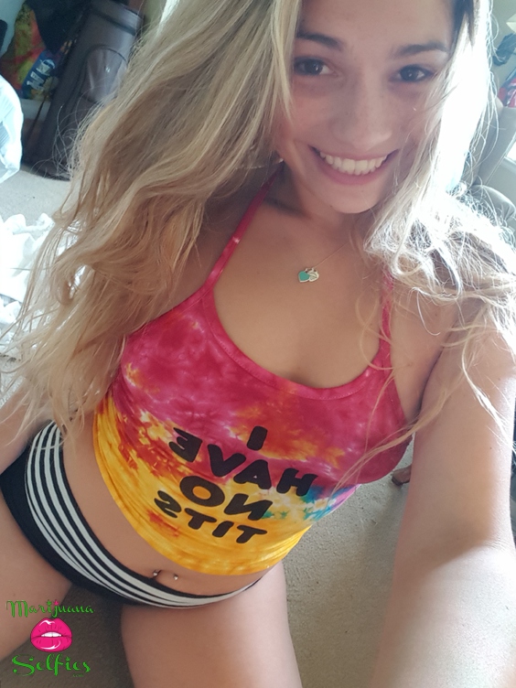 Miss Hangover Selfie No. 2535 - VOTE for this Marijuana Selfie!