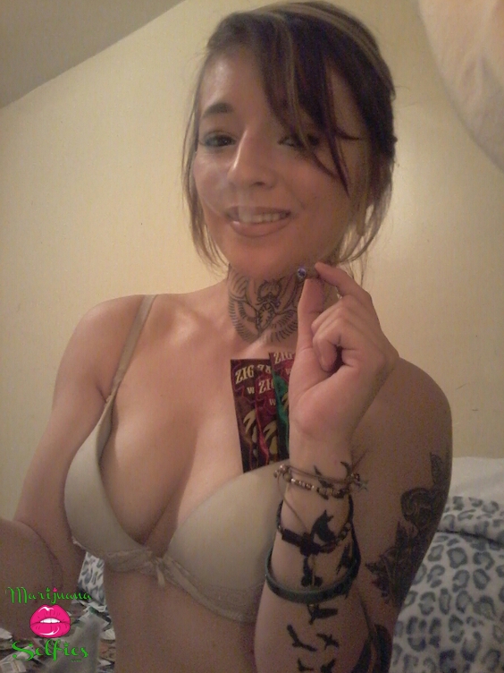 Nicole Eddleman Selfie No. 2913 - VOTE for this Marijuana Selfie!