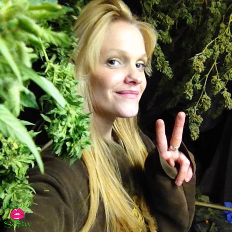 Natalie Lindsay Selfie No. 2921 - VOTE for this Marijuana Selfie!