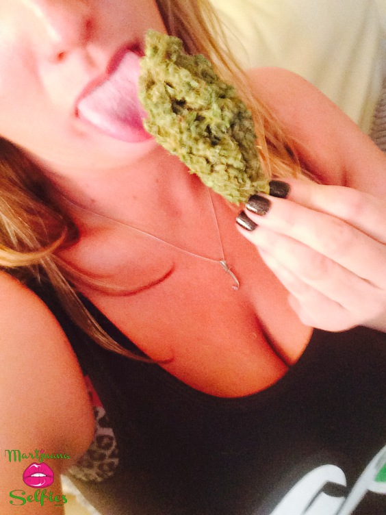 Anonymous Selfie No. 3020 - VOTE for this Marijuana Selfie!