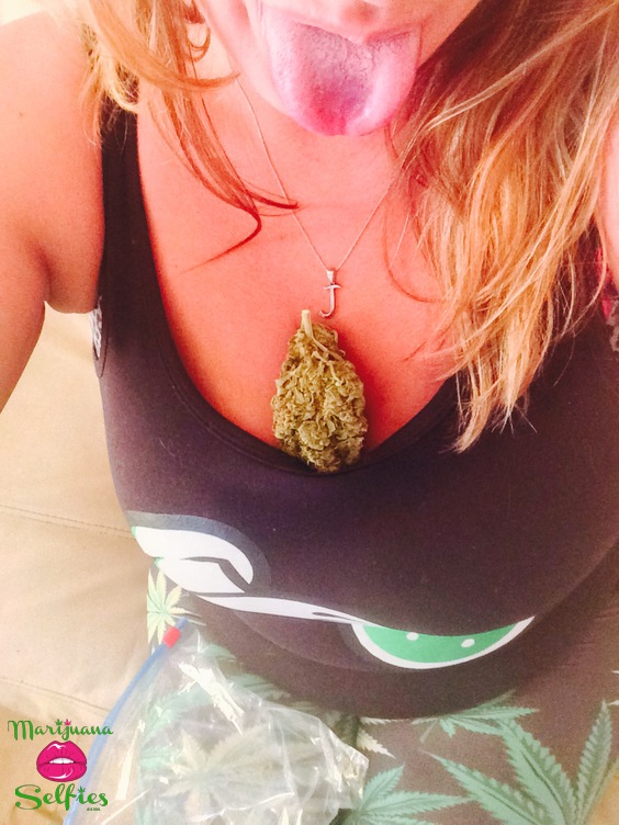 Anonymous Selfie No. 3069 - VOTE for this Marijuana Selfie!