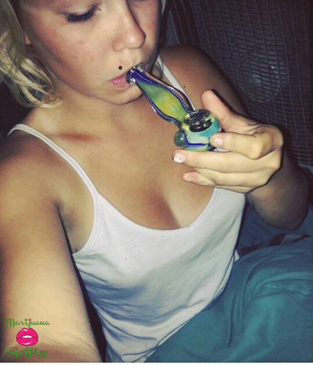 Anna Mullen Selfie No. 3427 - VOTE for this Marijuana Selfie!