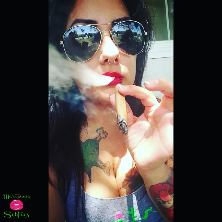 Melissa S. Selfie No. 3513 - VOTE for this Marijuana Selfie!
