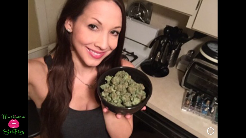 Kimberly Danner Selfie No. 3571 - VOTE for this Marijuana Selfie!