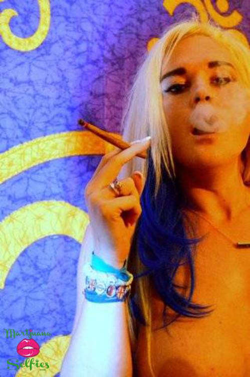 Aimee Fontenot Selfie No. 3724 - VOTE for this Marijuana Selfie!