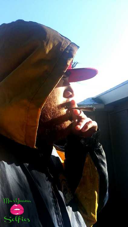 Earl OfBlunt Selfie No. 400 - VOTE for this Marijuana Selfie!