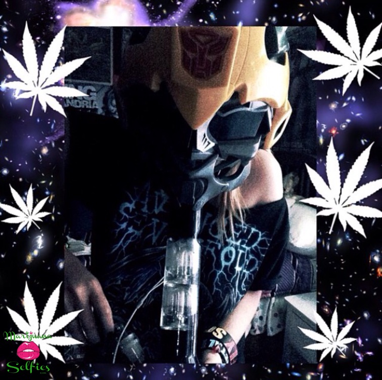 Brendy Fuentes Selfie No. 444 - VOTE for this Marijuana Selfie!