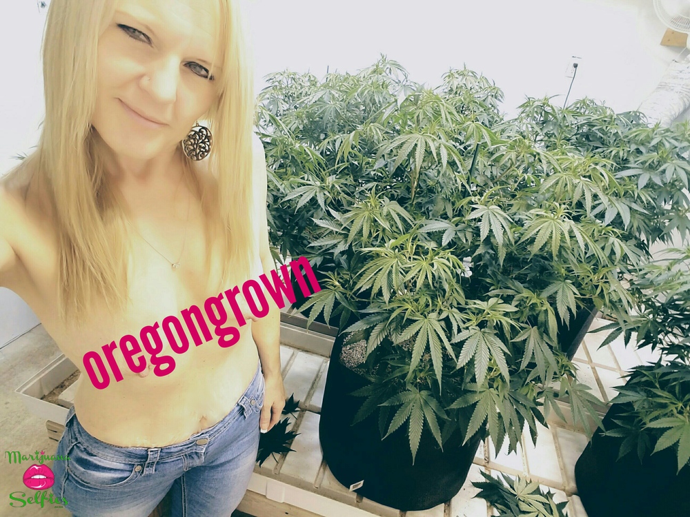 Jenna 💋 Selfie No. 5497 - VOTE for this Marijuana Selfie!