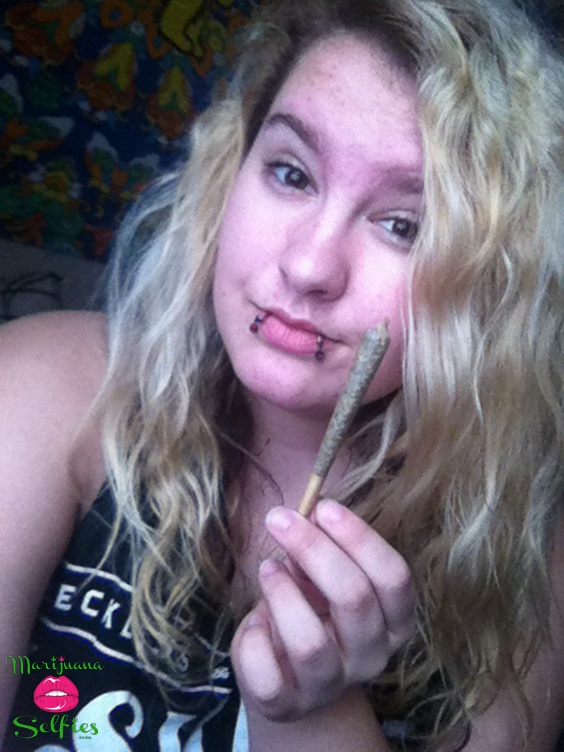 Cassidy Woodside Selfie No. 597 - VOTE for this Marijuana Selfie!