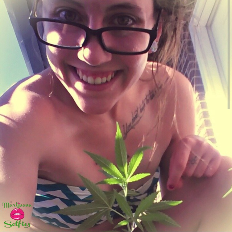 Lauren Wood Selfie No. 717 - VOTE for this Marijuana Selfie!