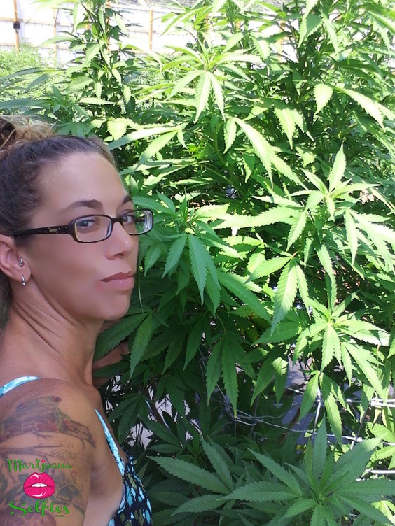 CannaNikki Roz Selfie No. 76 - VOTE for this Marijuana Selfie!